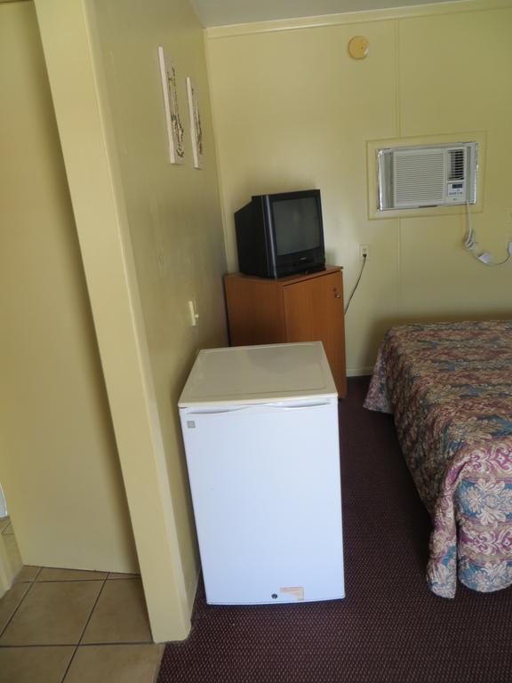 Travelers Inn Okeechobee Phòng bức ảnh