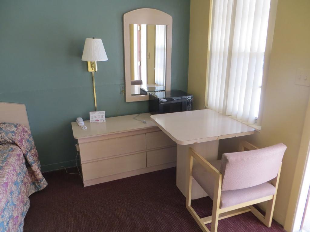 Travelers Inn Okeechobee Phòng bức ảnh