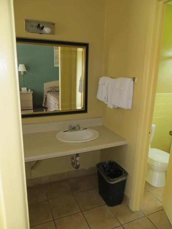 Travelers Inn Okeechobee Phòng bức ảnh